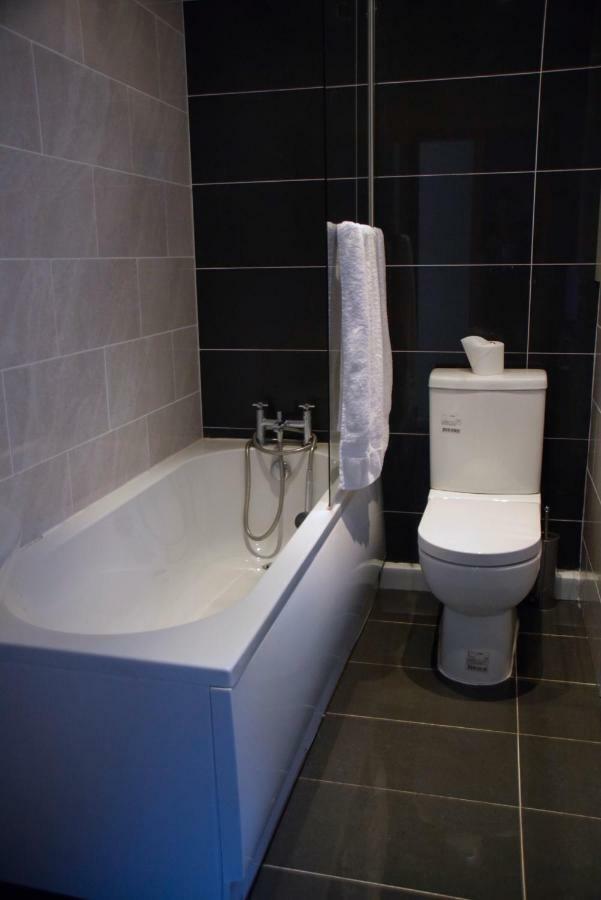 Central 2 Bed Apartment Лестер Экстерьер фото
